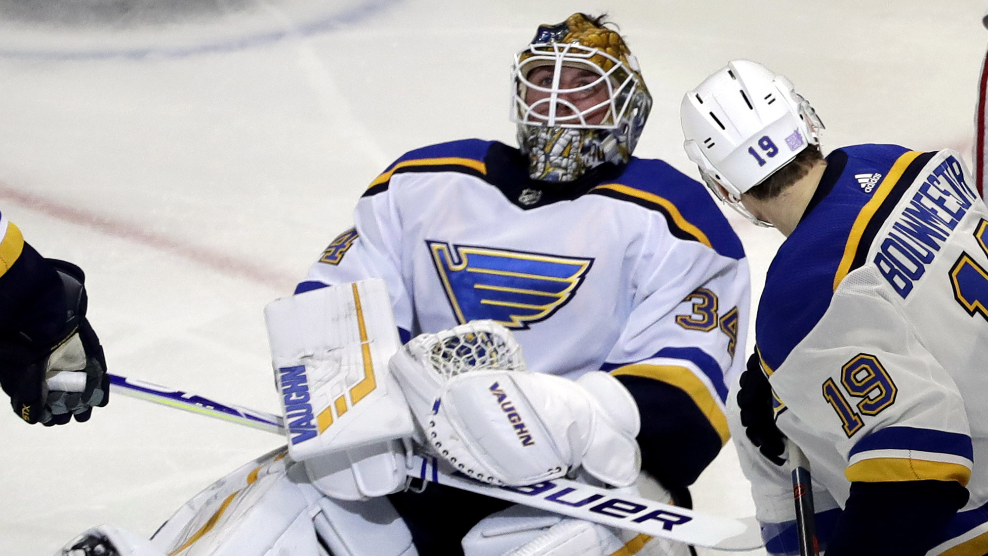 Blues' offense disappears, Hawks get fluky goal as St. Louis falls 1-0
