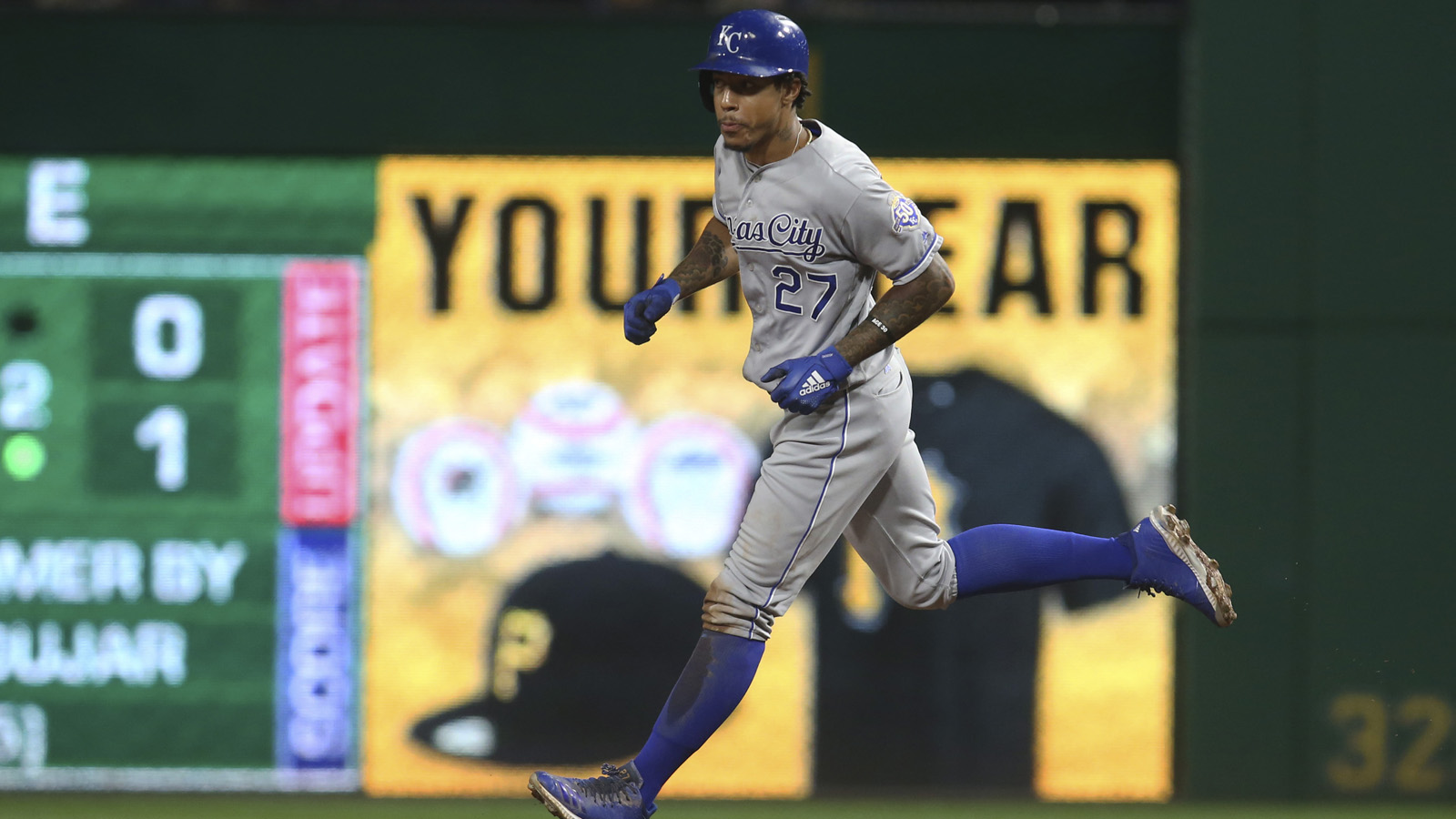 Royals lose fourth straight, 2-1 to Pirates