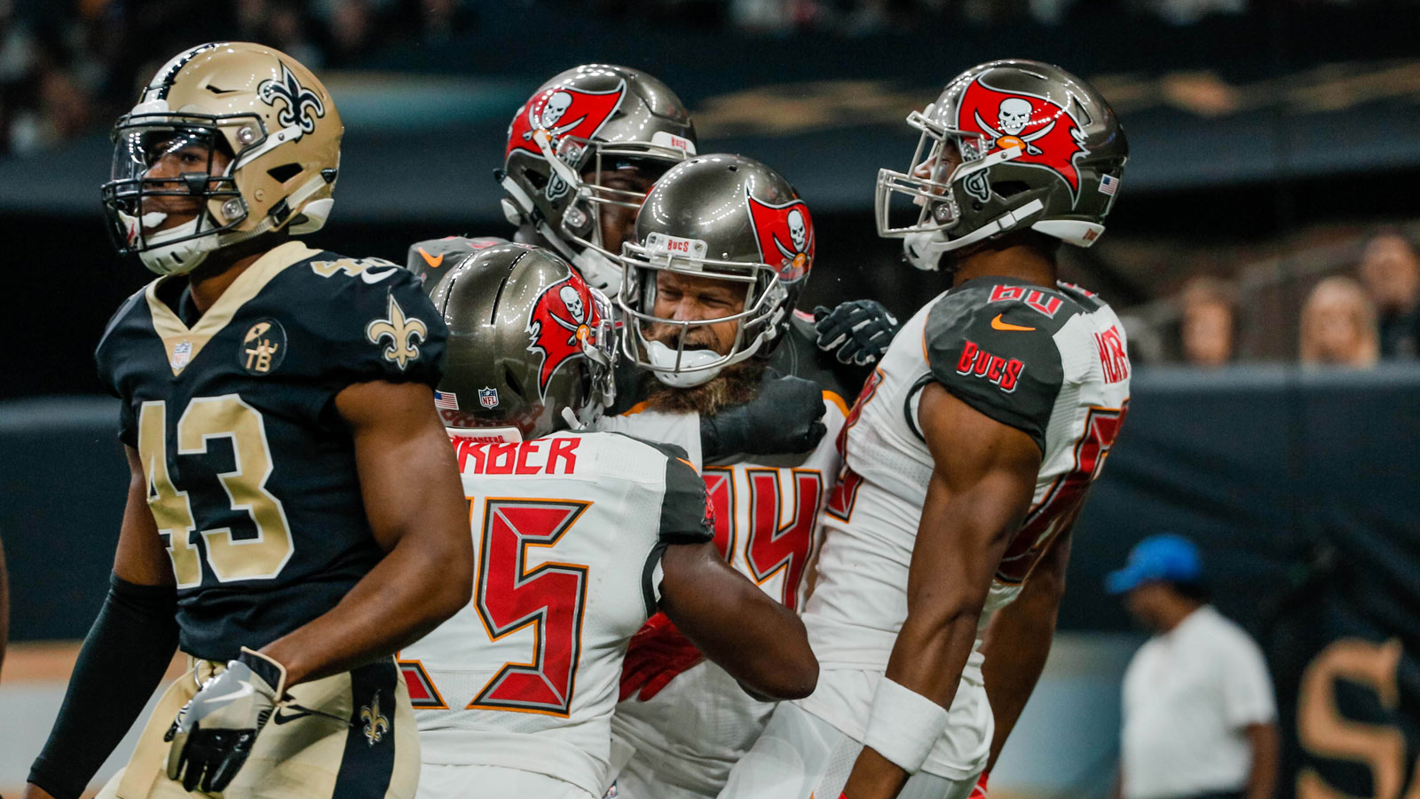 Ryan Fitzpatrick delivers 4 touchdowns as Buccaneers stun Saints to begin season