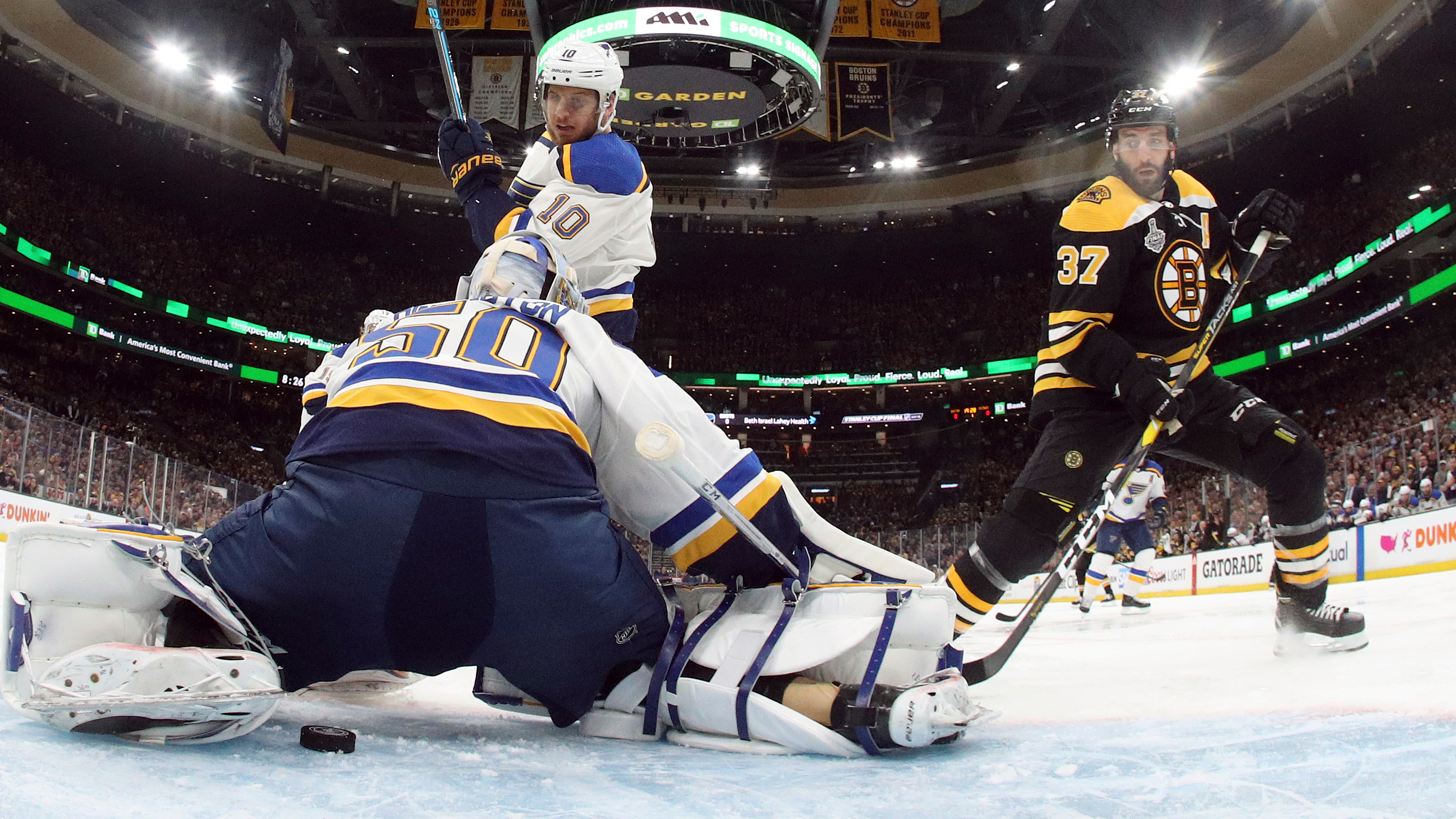 Blues must slow down fast-paced, hard-hitting Bruins in Game 2