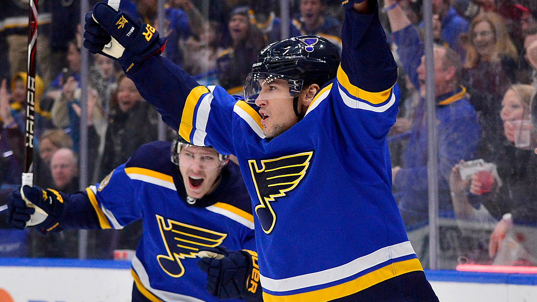 Blues finally snap out of seven-game losing streak with 2-1 win over Red Wings