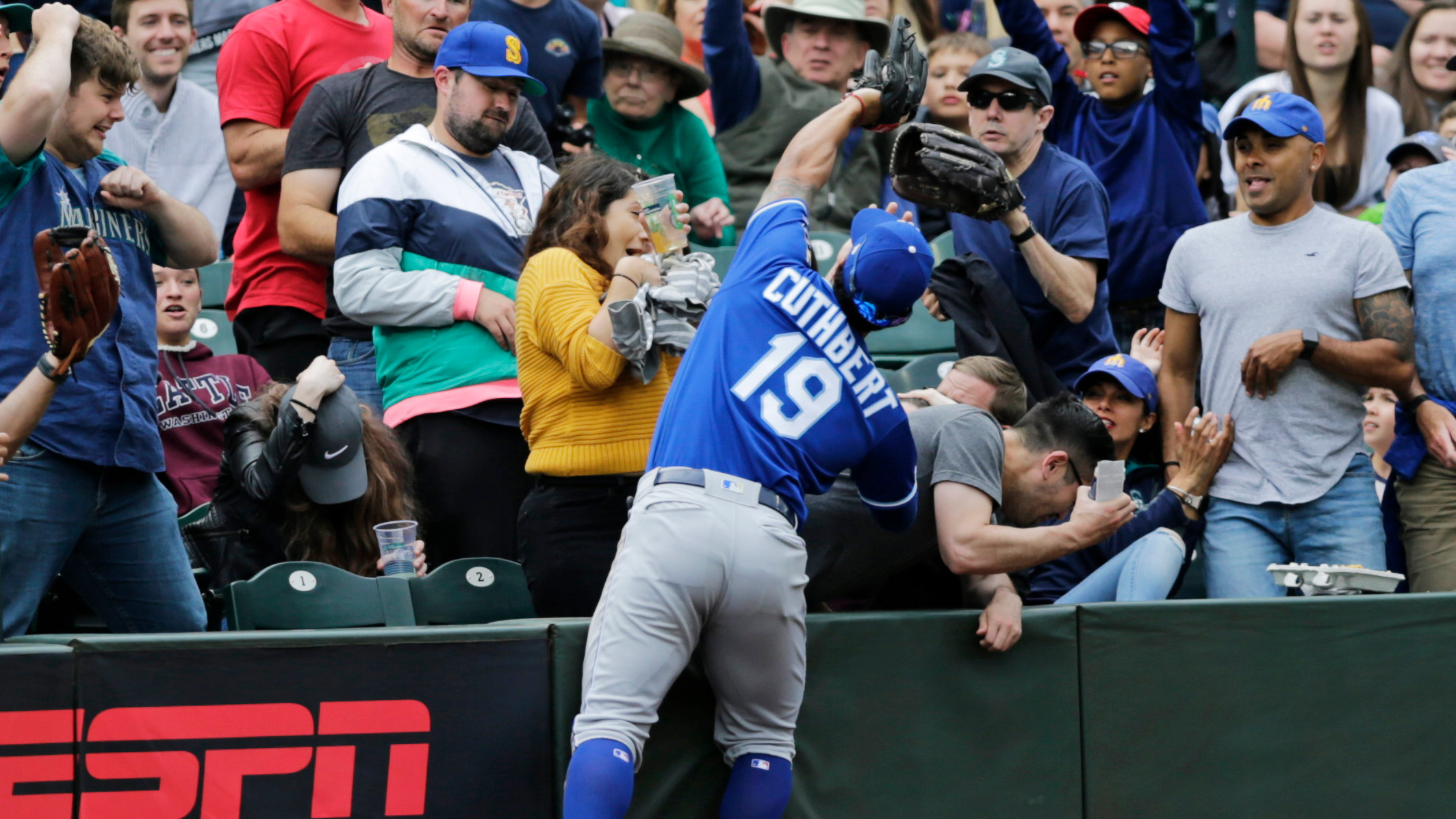 Royals fall behind early in 8-2 loss to Mariners