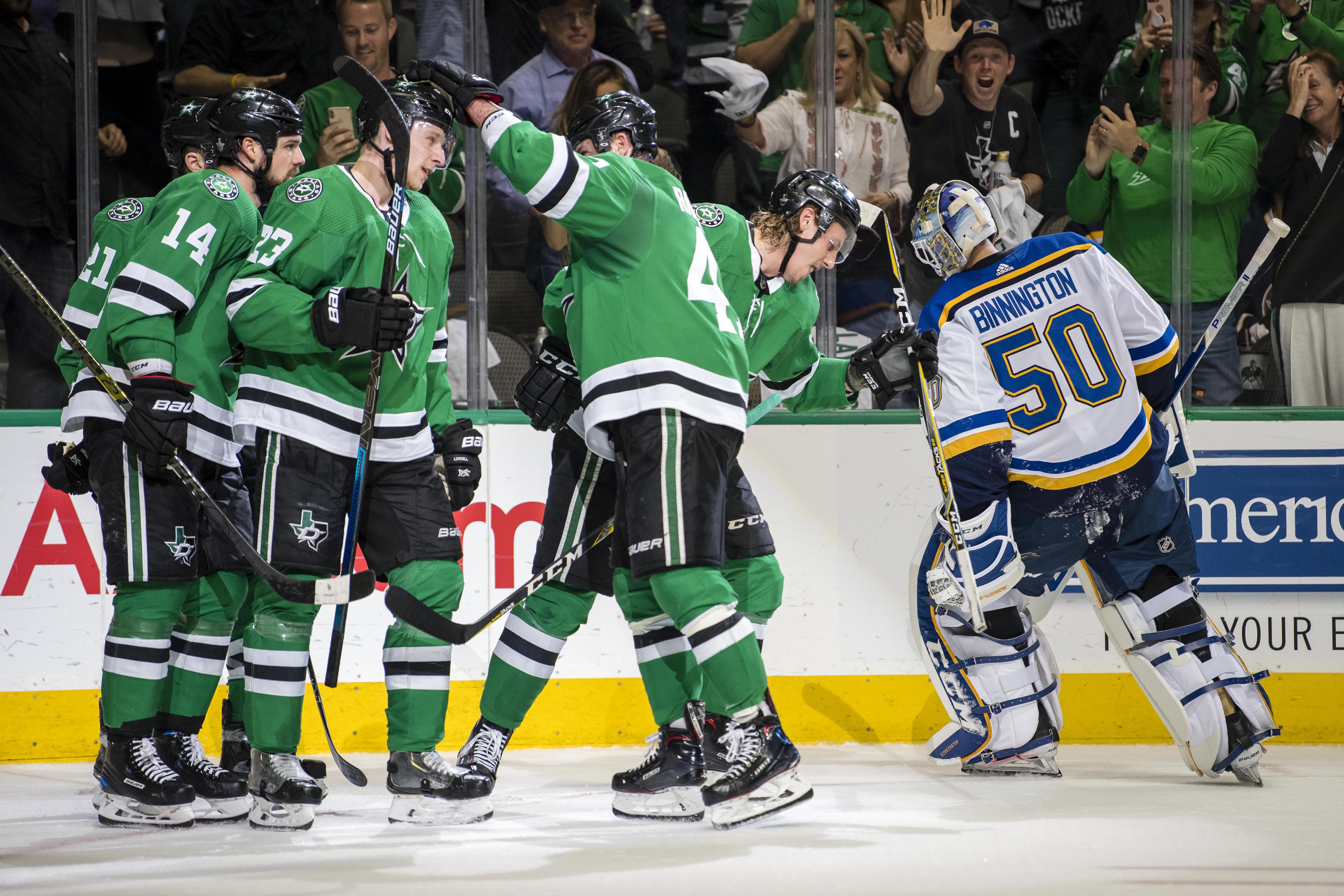 Stars top Blues 4-2 in Game 4 to even series at 2-2