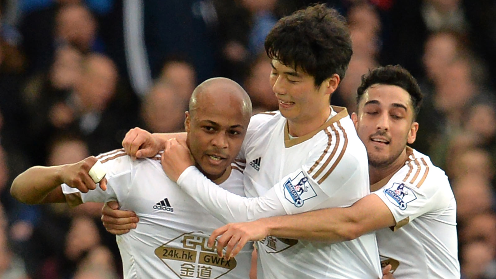 Swansea survive second-half onslaught to edge past Everton