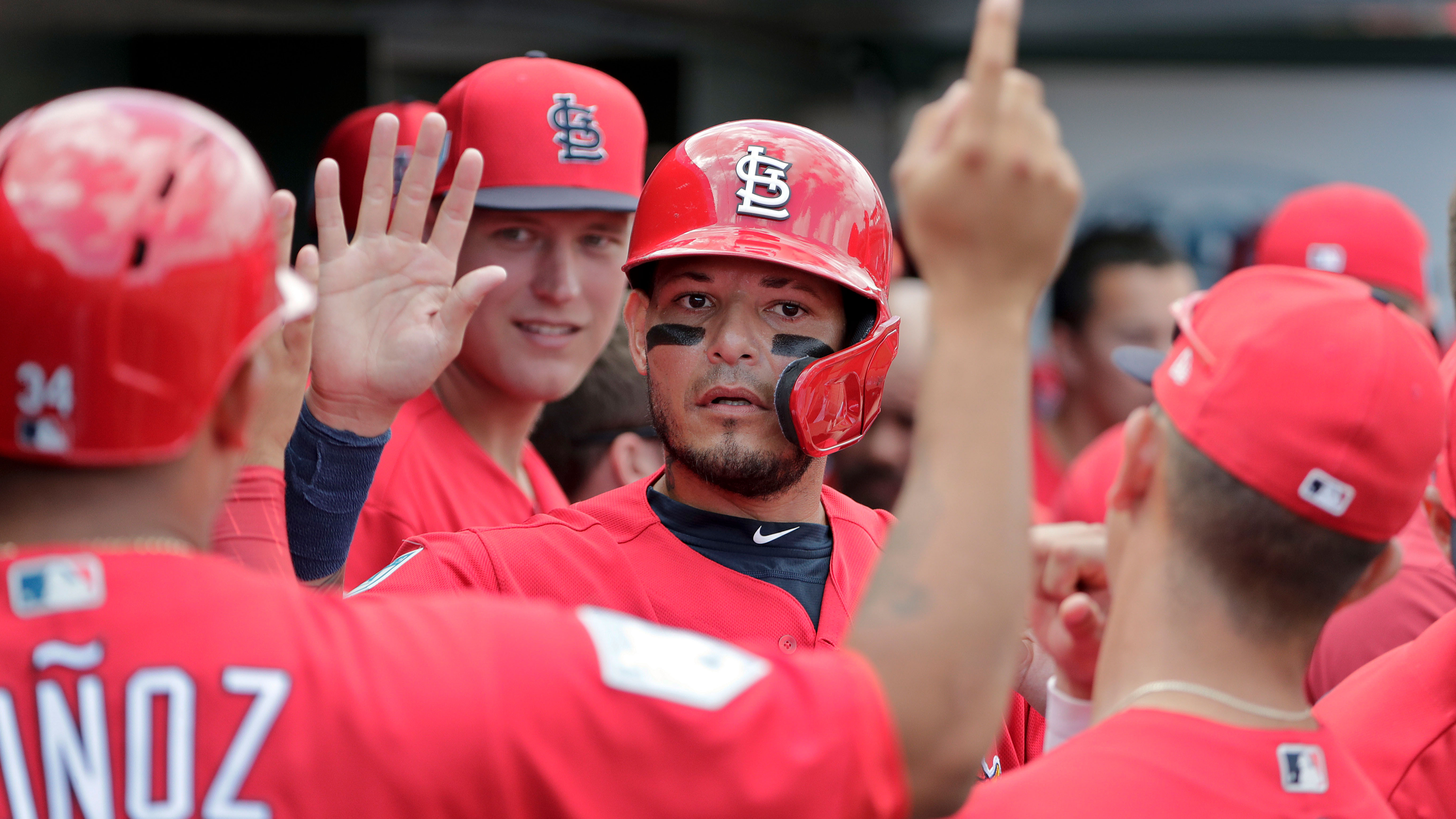 Yadi singles in return from knee surgery, says 'everything feels good'