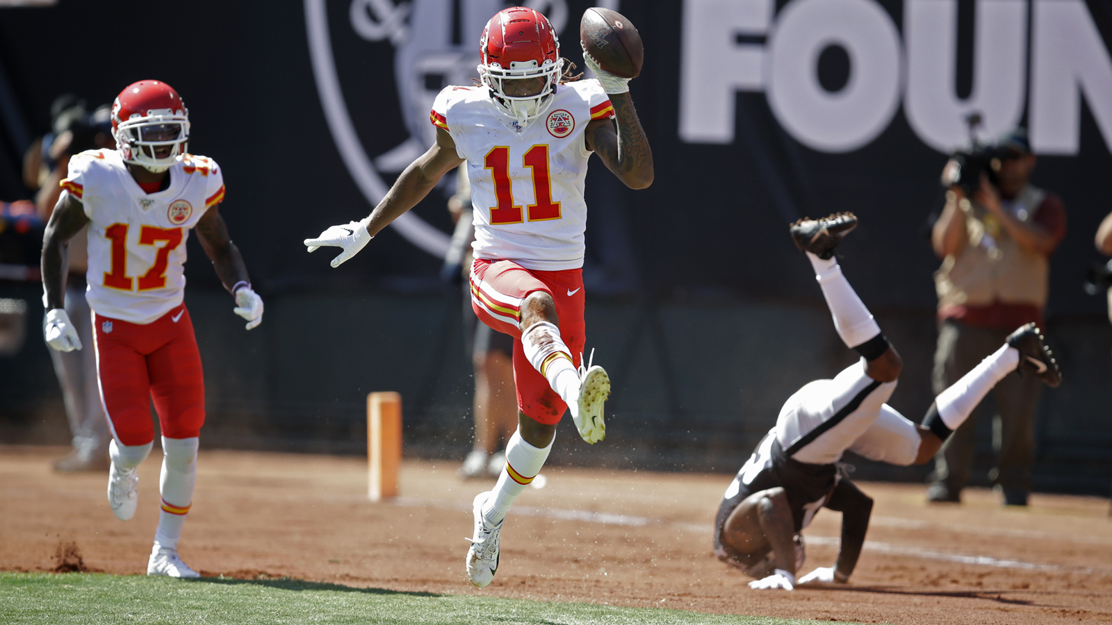 Offense catches fire in second quarter as Chiefs defeat Raiders 28-10