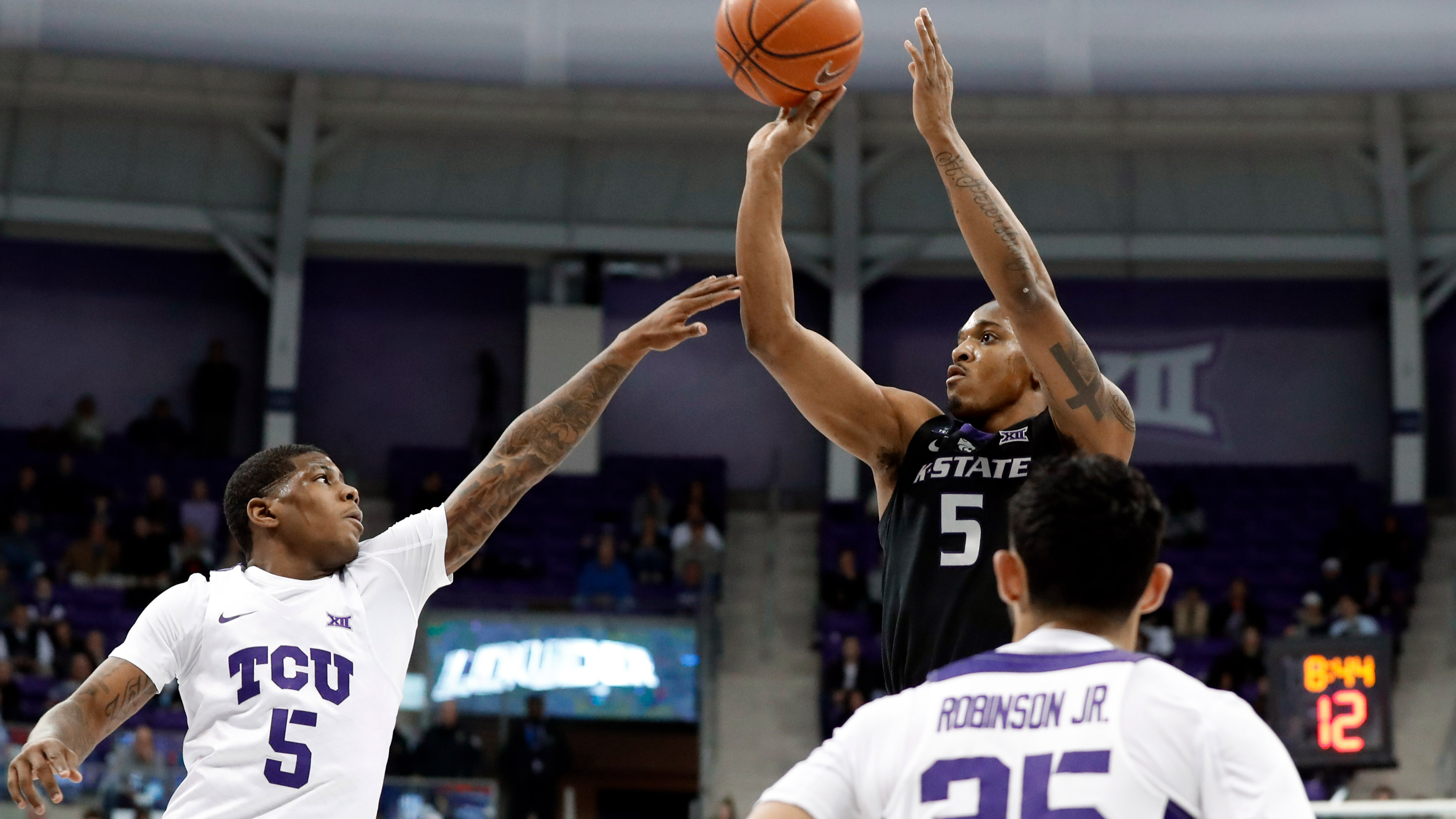 Wildcats maintain tie for Big 12 lead with 64-52 win at TCU