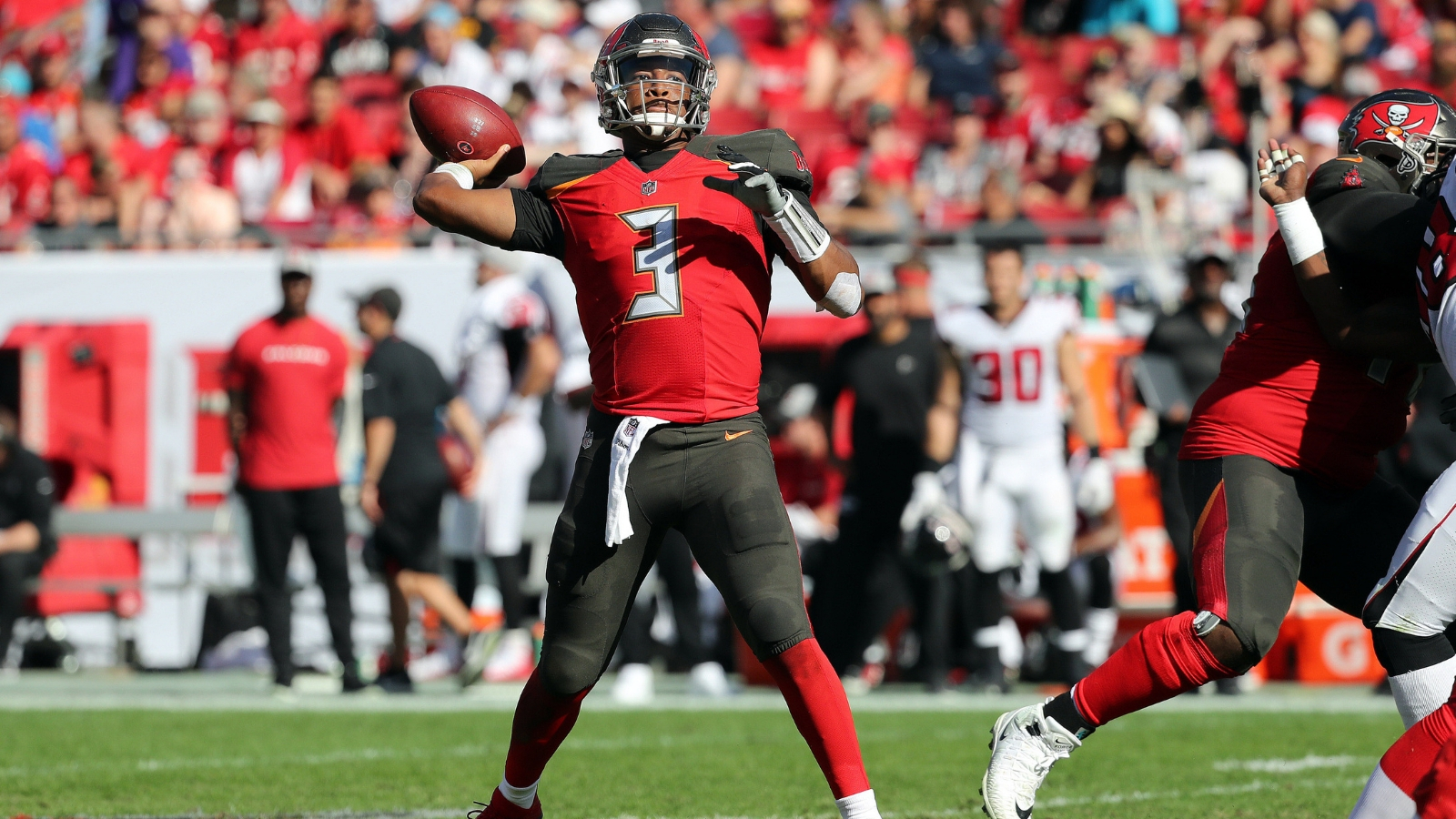 Jameis Winston's 4 TDs not enough as Buccaneers wrap up season with 34-32 loss to Falcons