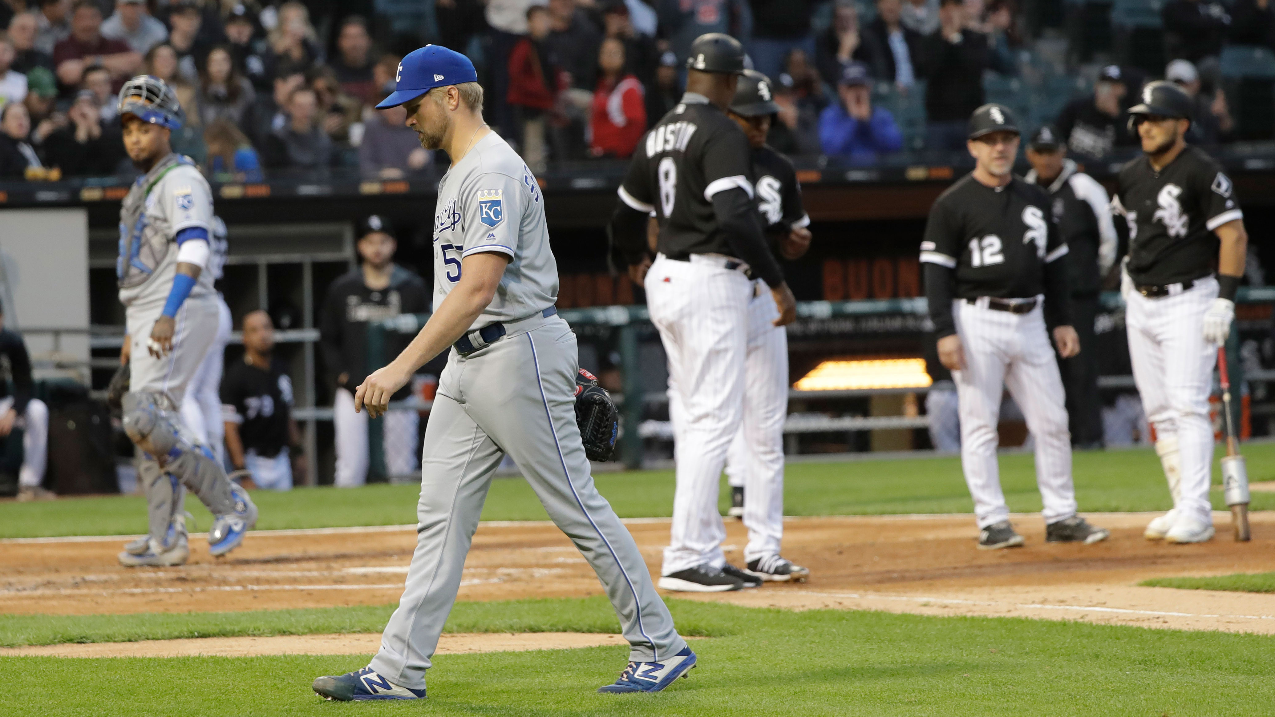 Royals rally to tie, let game slip late as White Sox sweep