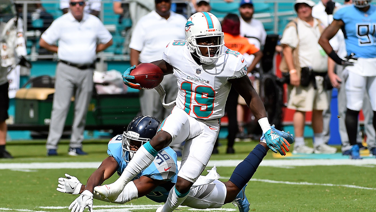 Dolphins start season with win after weathering Titans, 2 lightning delays