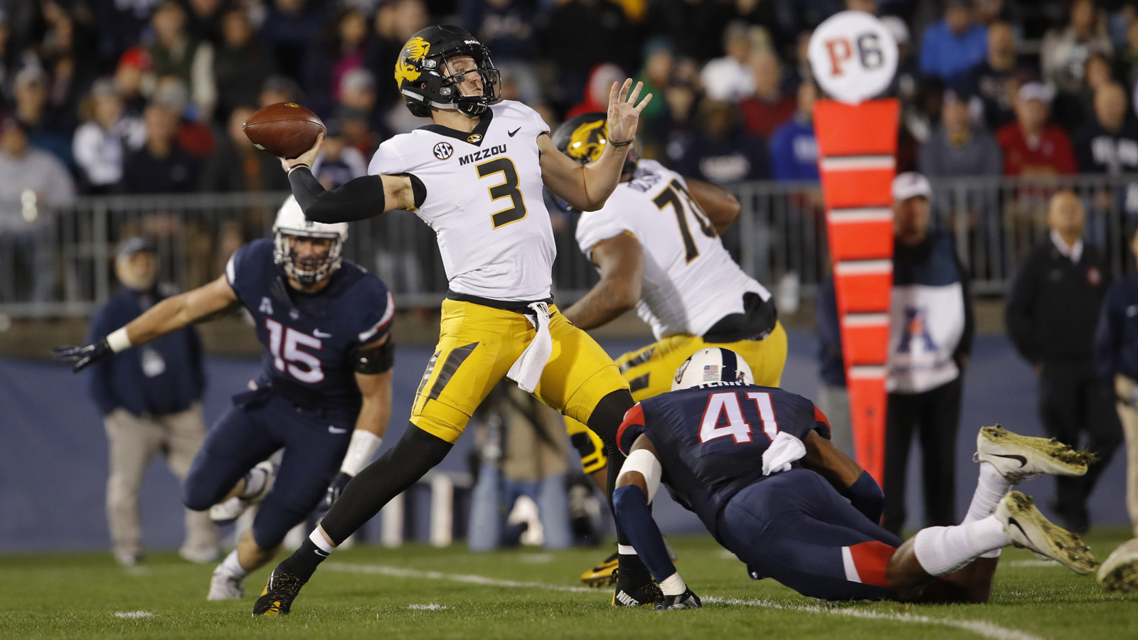 Dominant passing attack lifts Mizzou to 52-12 win over UConn