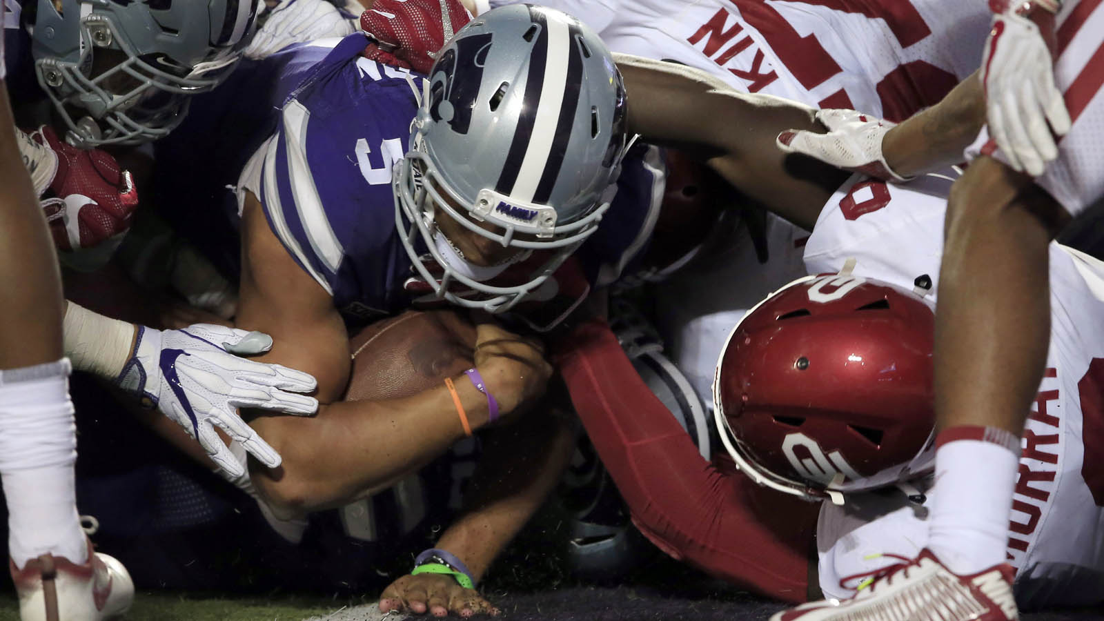 Wildcats' secondary picked apart in 42-35 loss to Sooners
