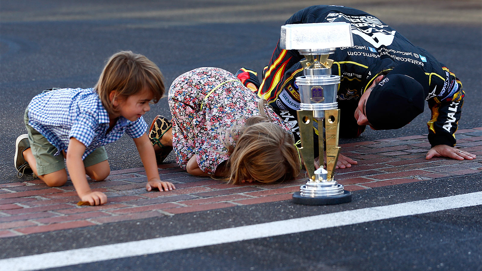 Sweet kiss of success: Fifth Indy win could propel Gordon to fifth title