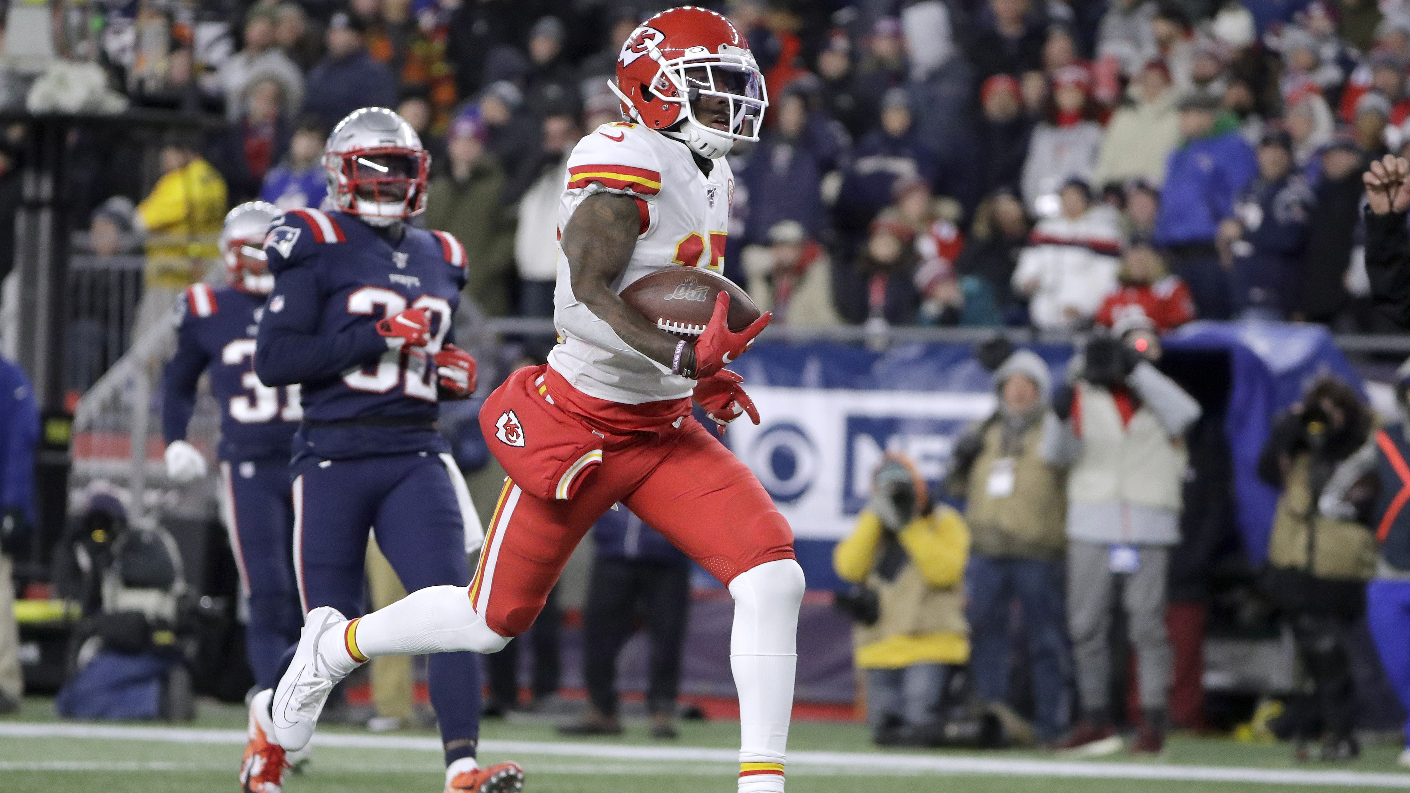 Chiefs clinch AFC West title with 23-16 win over Patriots