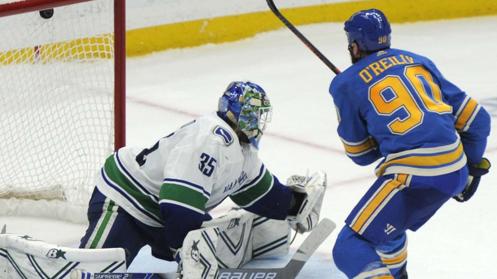 Blues earn 3-2 shootout win over Canucks, to play Jets in first round