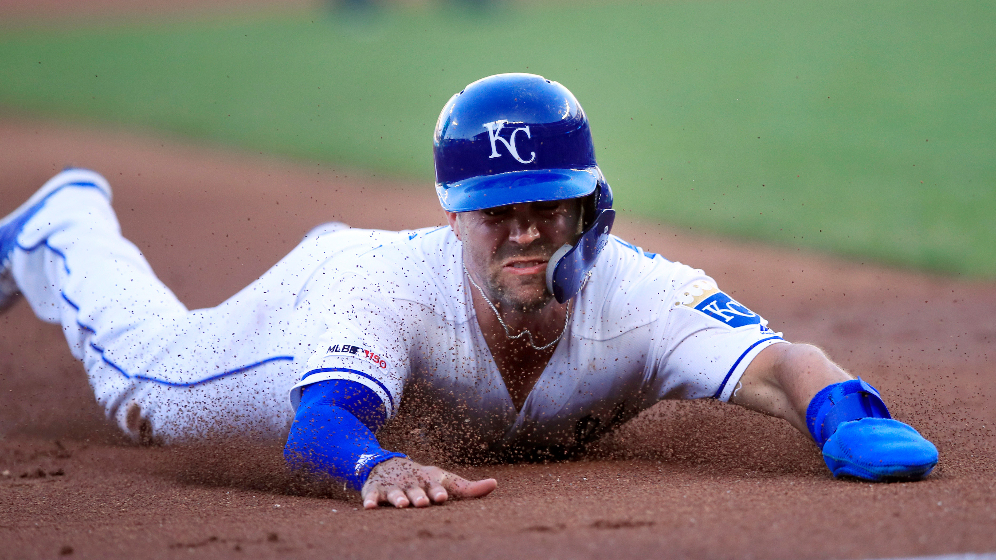 Royals nickel and dime their way to 7-5 win over White Sox