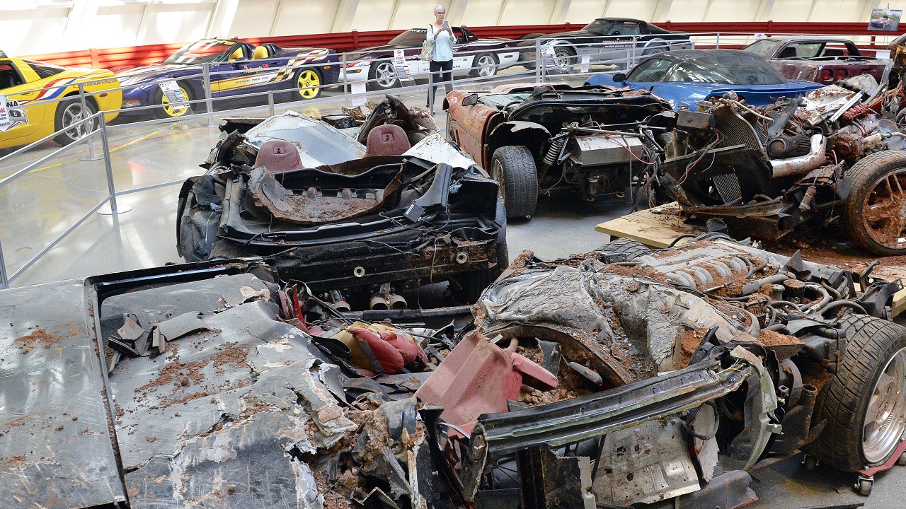 Corvettes damaged in museum sinkhole attract huge numbers | FOX Sports