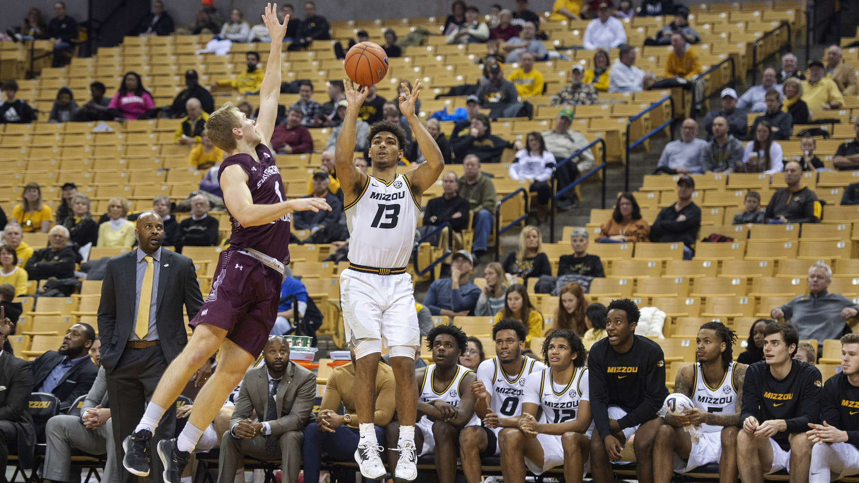 Mark Smith scores 23 as Mizzou defeats Southern Illinois 64-48