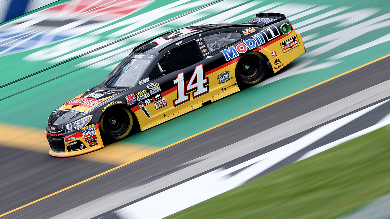 Tony Stewart uses fuel mileage to score top-five finish at Kentucky