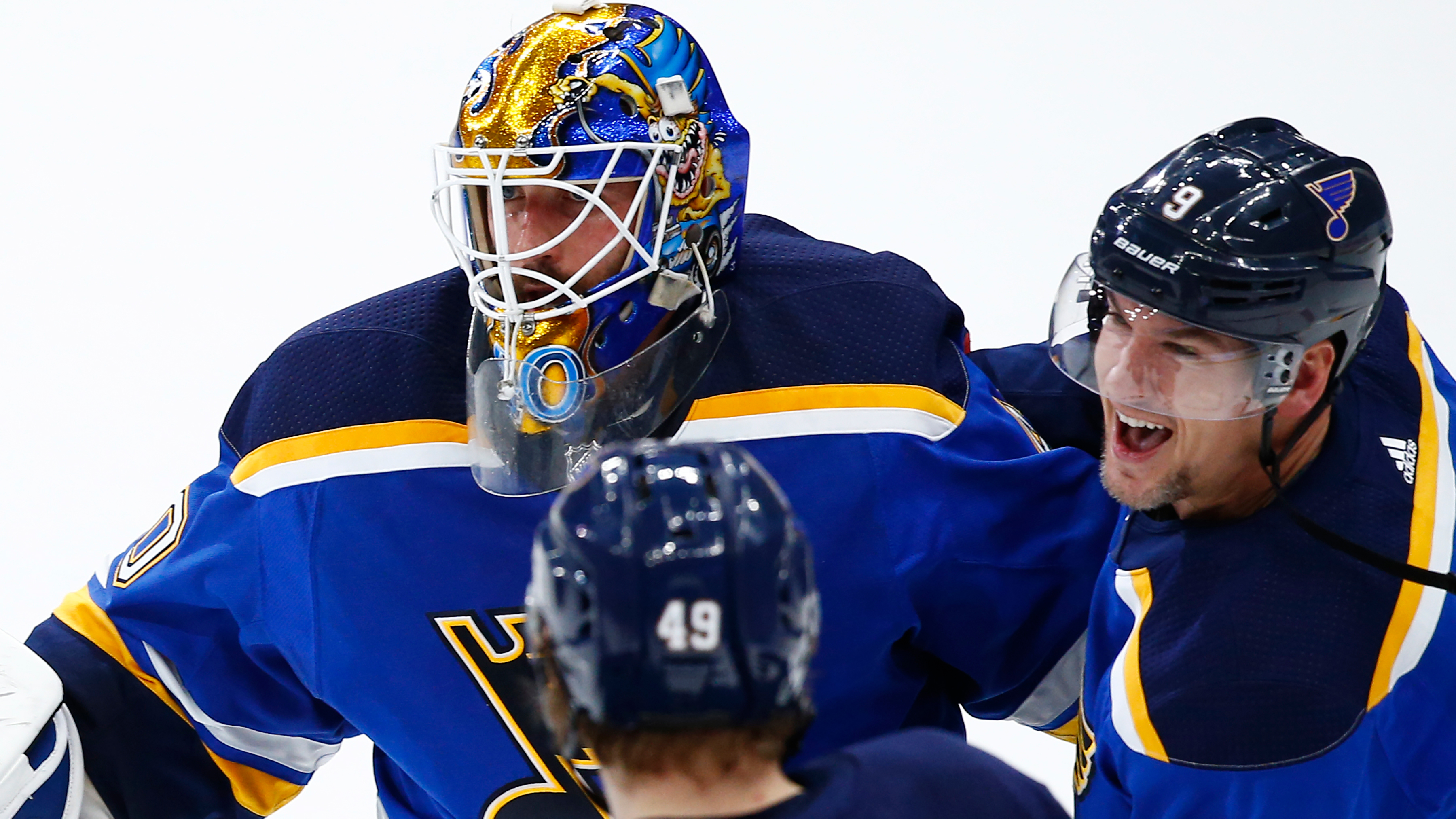 Hutton shines in Blues' 3-2 shootout win over Devils