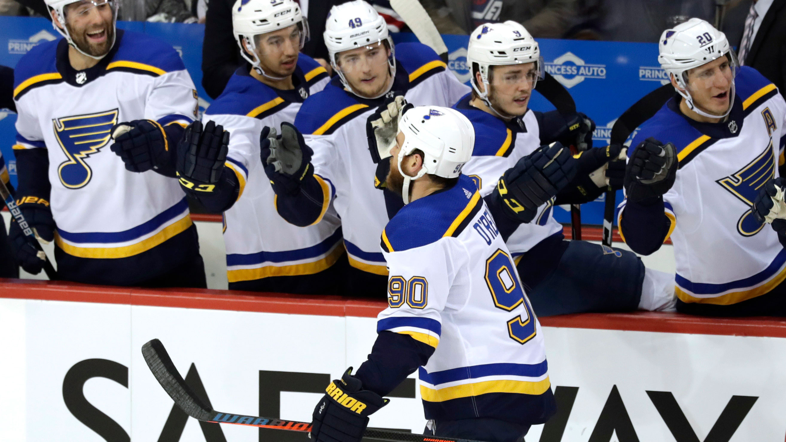 Blues remain without Schenn as they seek to hand Blackhawks a ninth straight loss