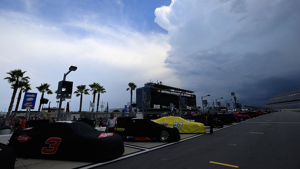 Coke Zero 400 finally under way at Daytona after lengthy rain delay