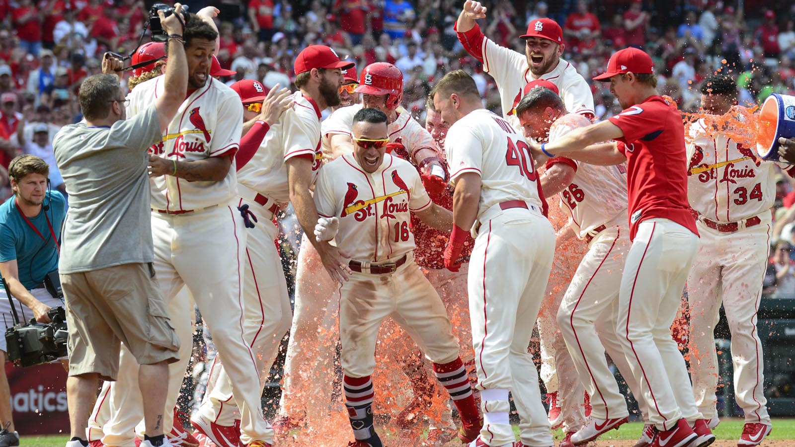 Wong's walk-off homer lifts Cardinals to 3-2 win over Pirates