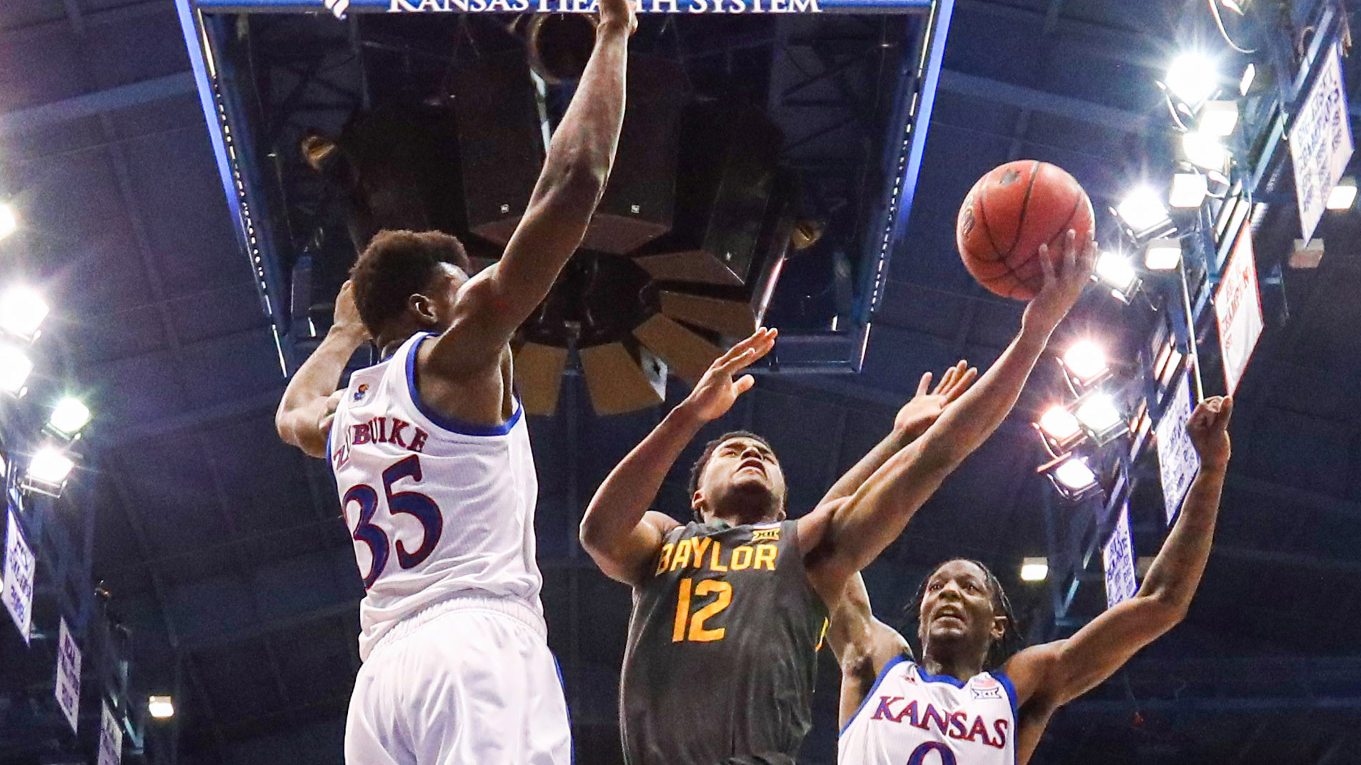 Jayhawks' 28-game home winning streak ends with 67-55 loss to Baylor