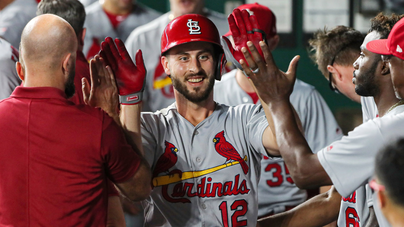 Cardinals regain share of first place with 6-0 win over Royals