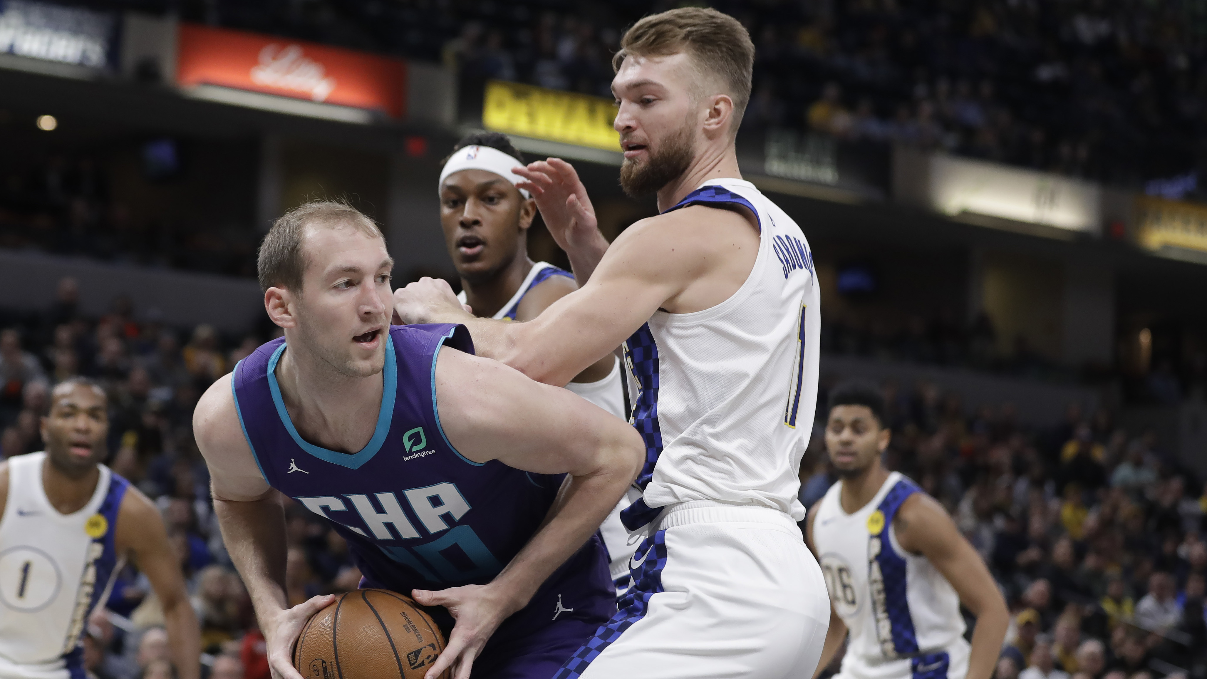 Turner, Sabonis post double-doubles as Pacers defeat Hornets 107-85