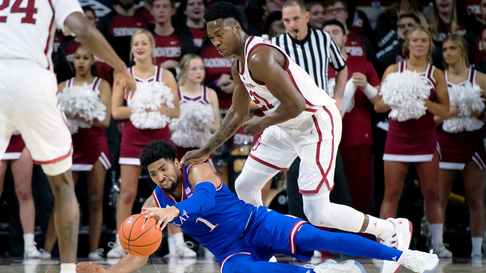 Kansas' Big 12 title streak ends at 14 years with 81-68 loss to Oklahoma