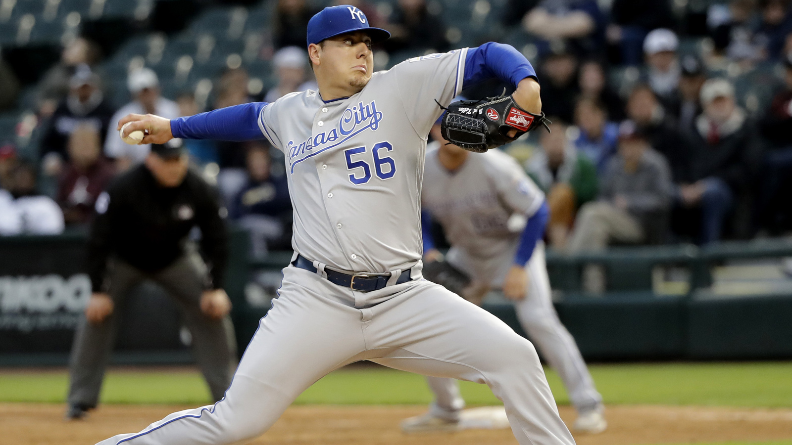 Royals' offense struggles against White Sox's Giolito in 4-3 loss