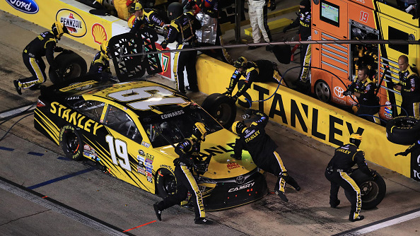 Carl Edwards upbeat despite costly pit-crew mistake at Texas