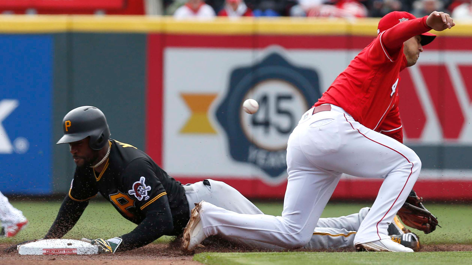 Reds drop series finale to Pirates