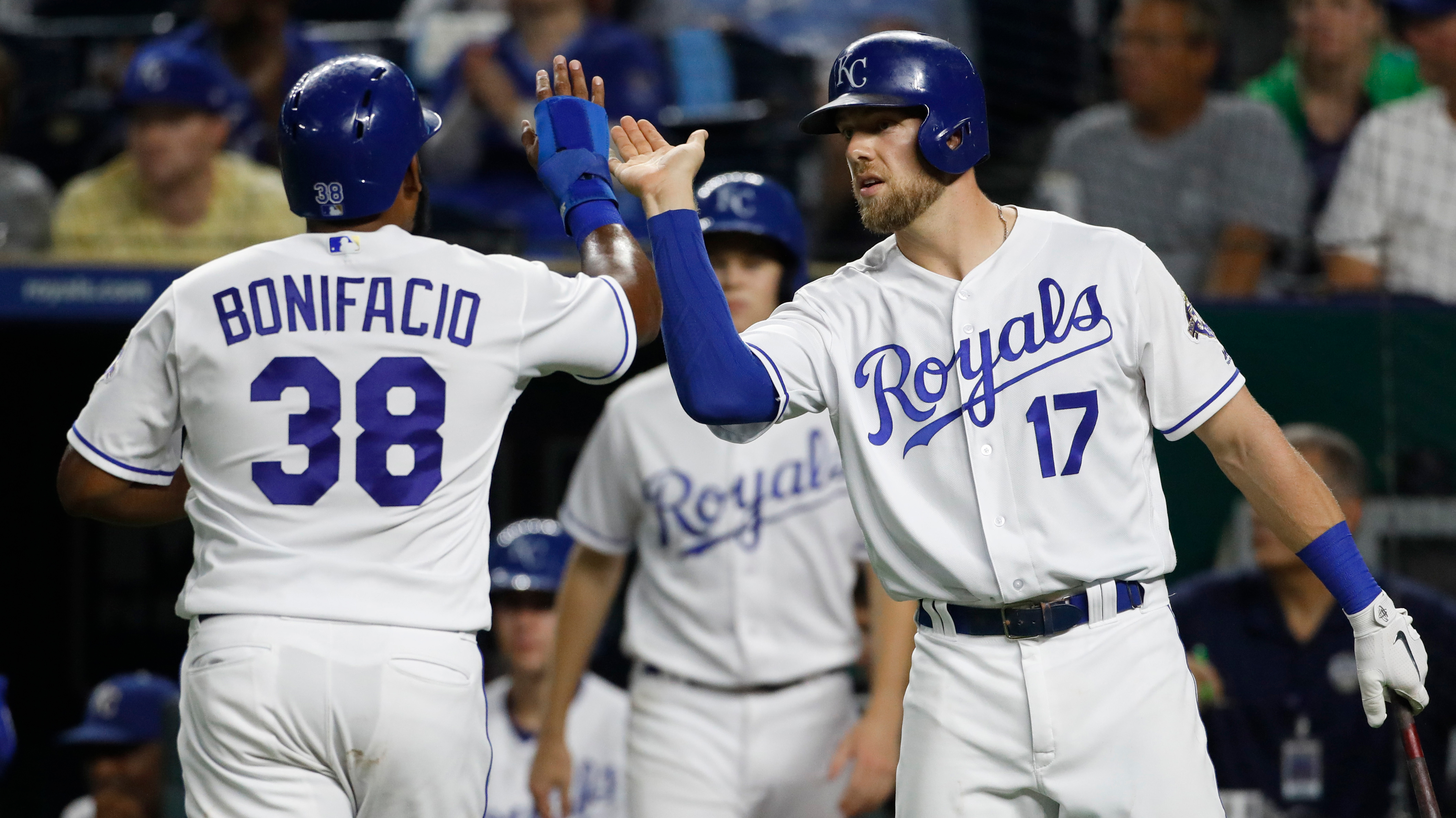 Clutch two-out hitting helps Royals split series with Jays after rain delay