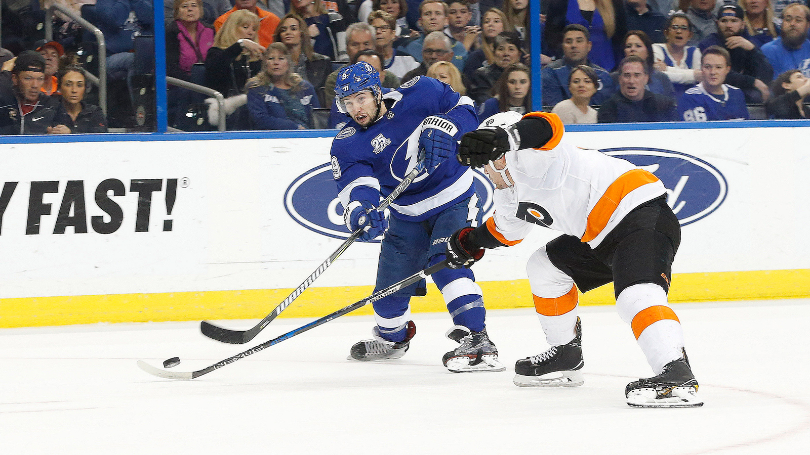 Lightning's lengthy home winning streak snapped with loss to Flyers