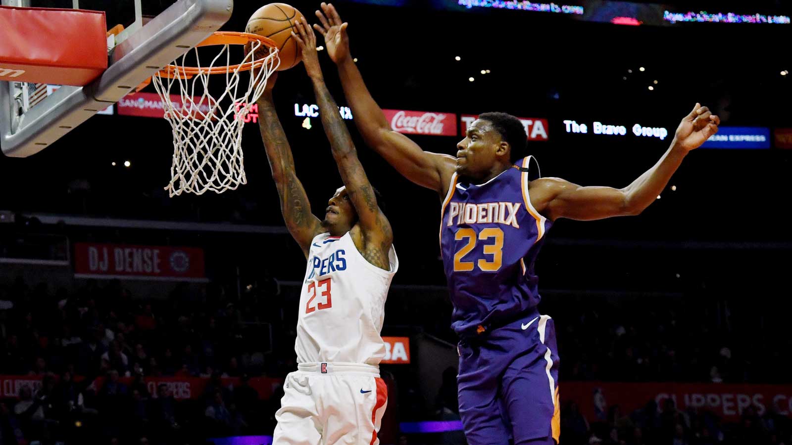 Clippers end skid in dominating win over Suns