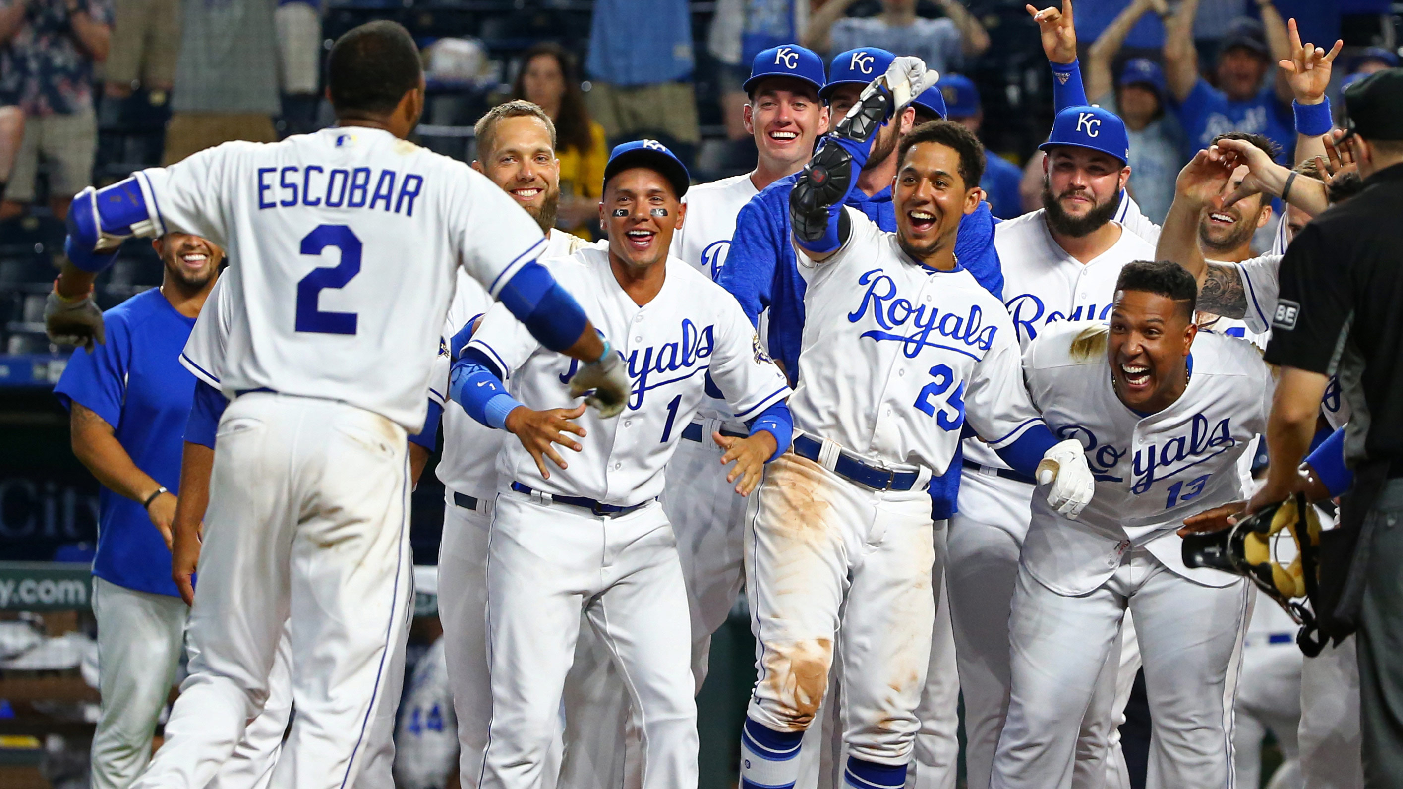 Esky hits walk-off homer as Royals beat Twins 2-1 in 14 innings