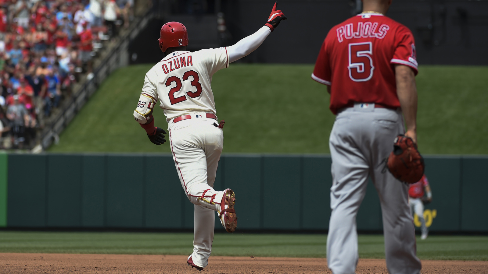 Cardinals take series with 4-2 win over Angels