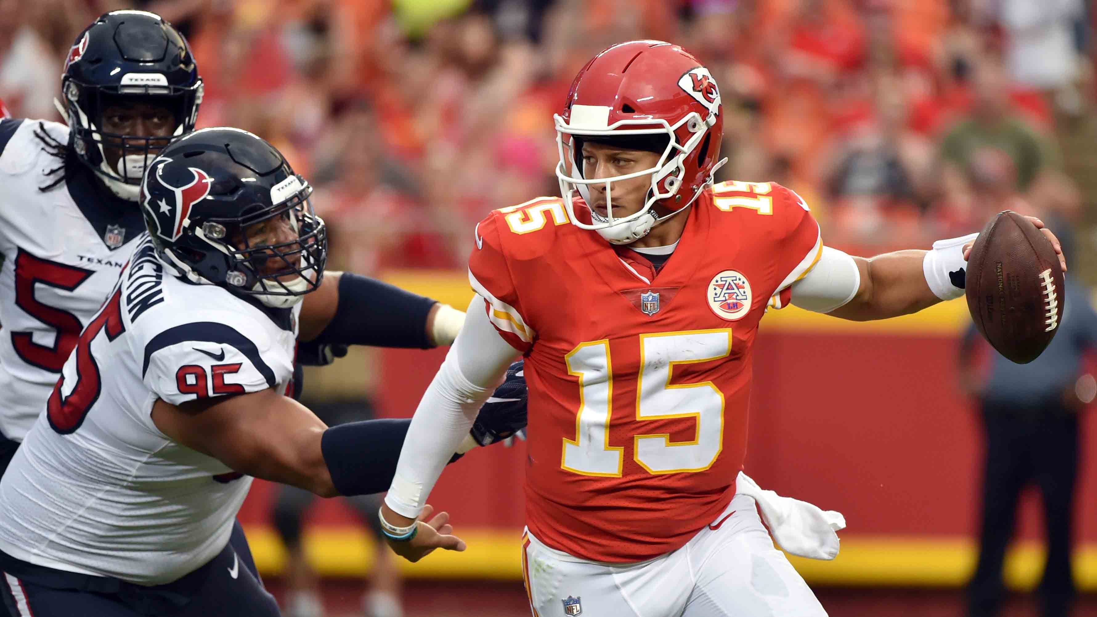 Mahomes off to a decent start, but Chiefs fall 17-10 to Texans
