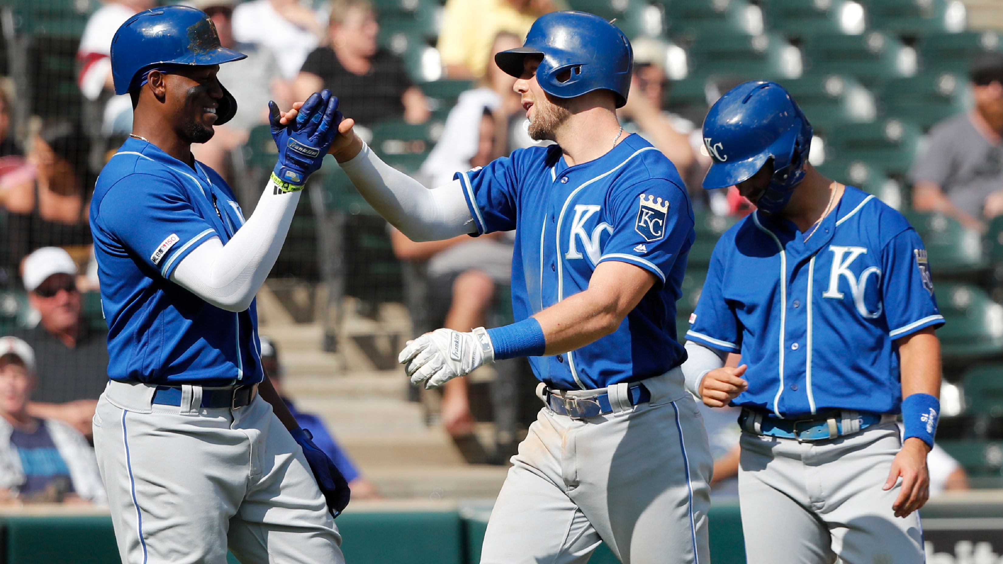 Dozier's blast lifts Royals over White Sox 6-3 to capture fourth straight series