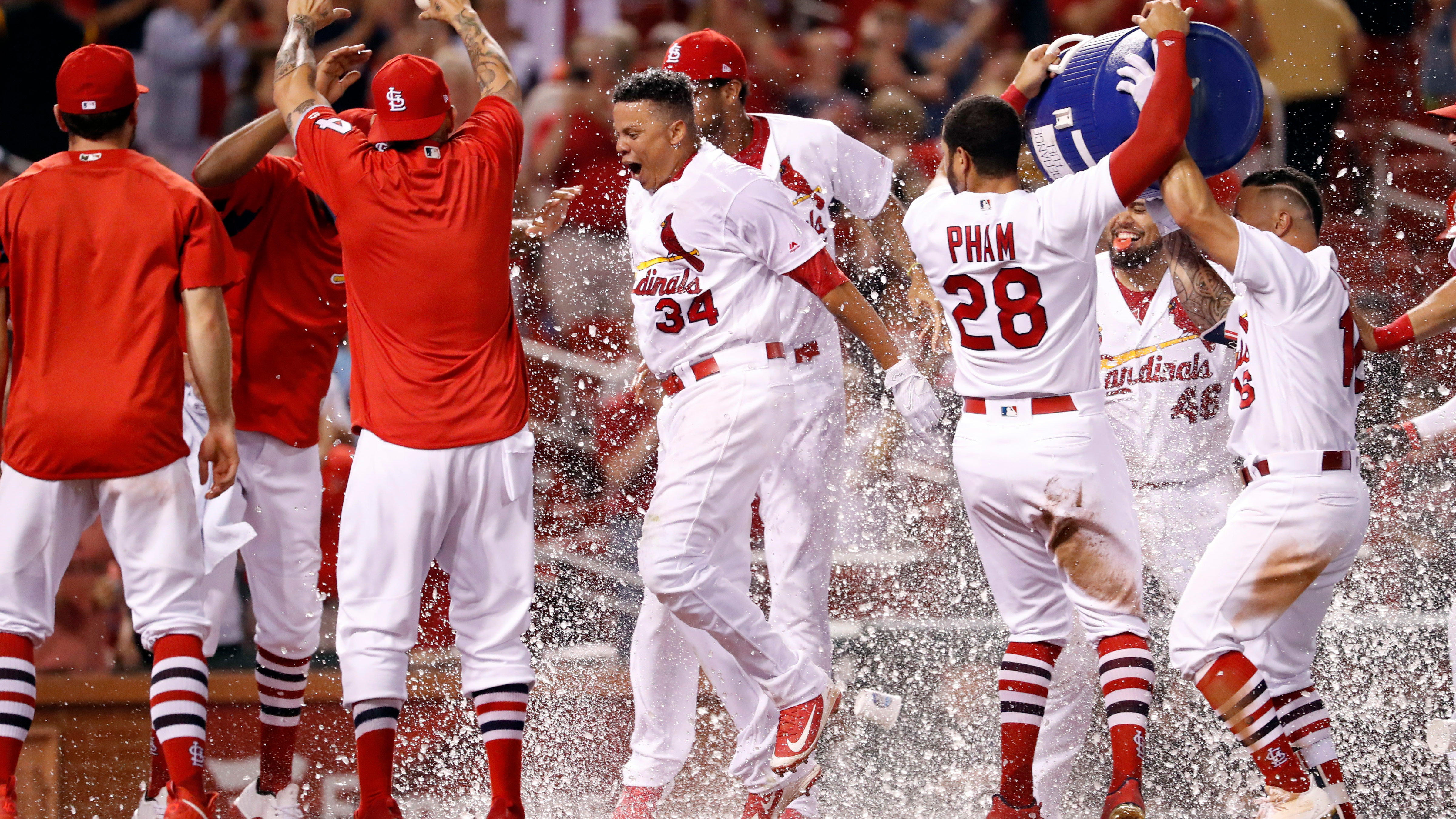 Muñoz hits a walk-off homer as Cardinals complete comeback against Pirates