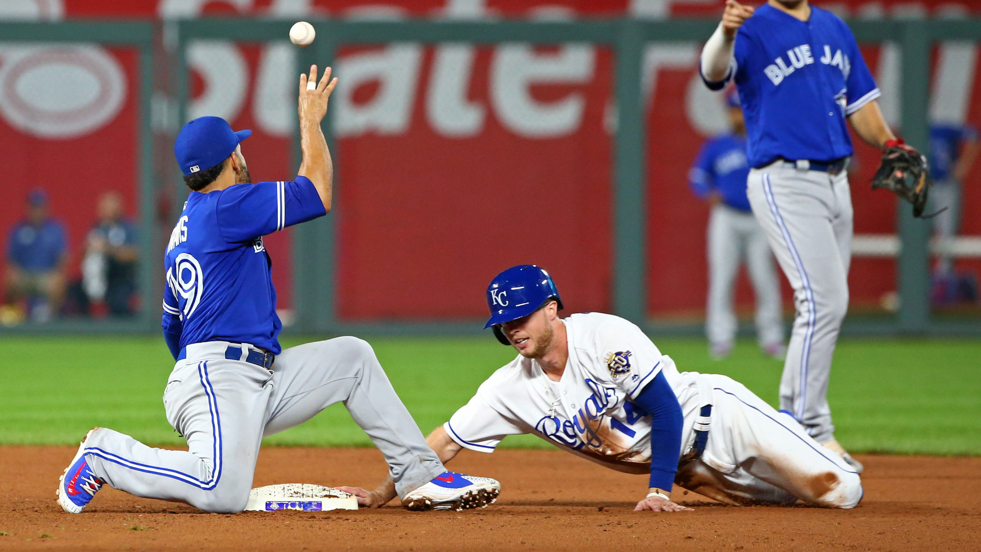 Royals fall 6-5 as Blue Jays pull ahead late