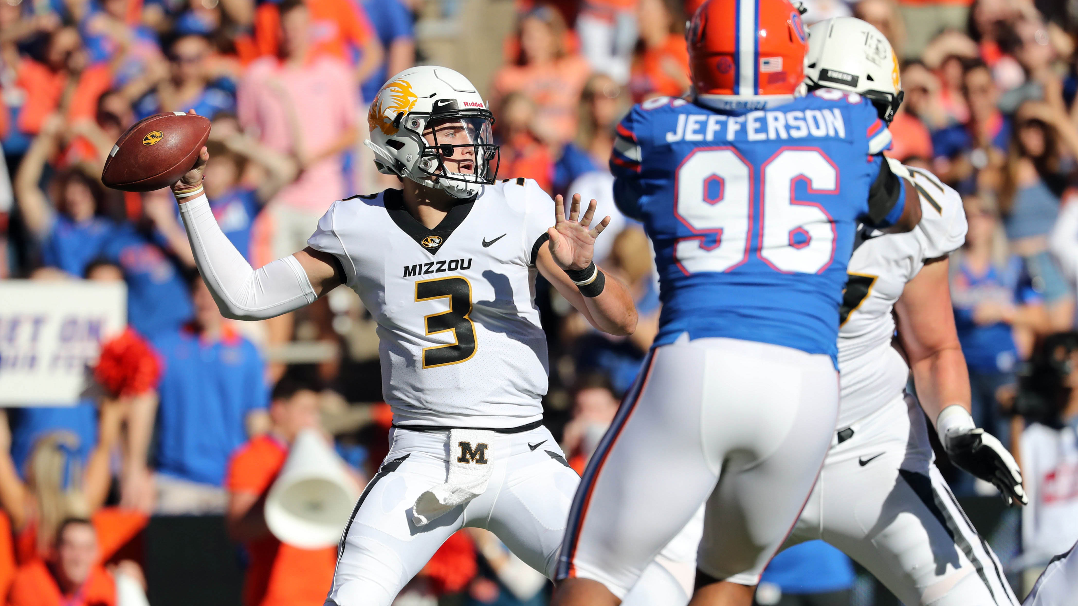 Drew Lock slings three touchdowns as Missouri upsets Florida, 38-17