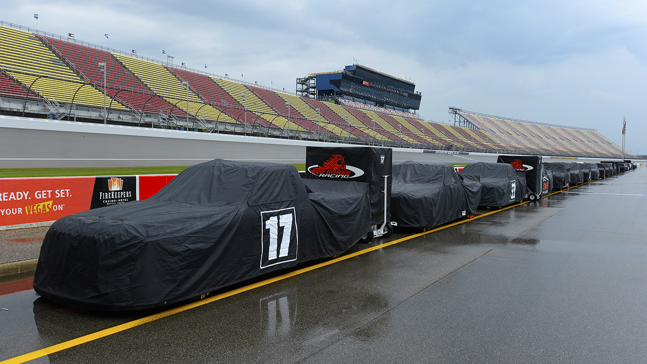 Weather delays start of Truck Series race at Michigan