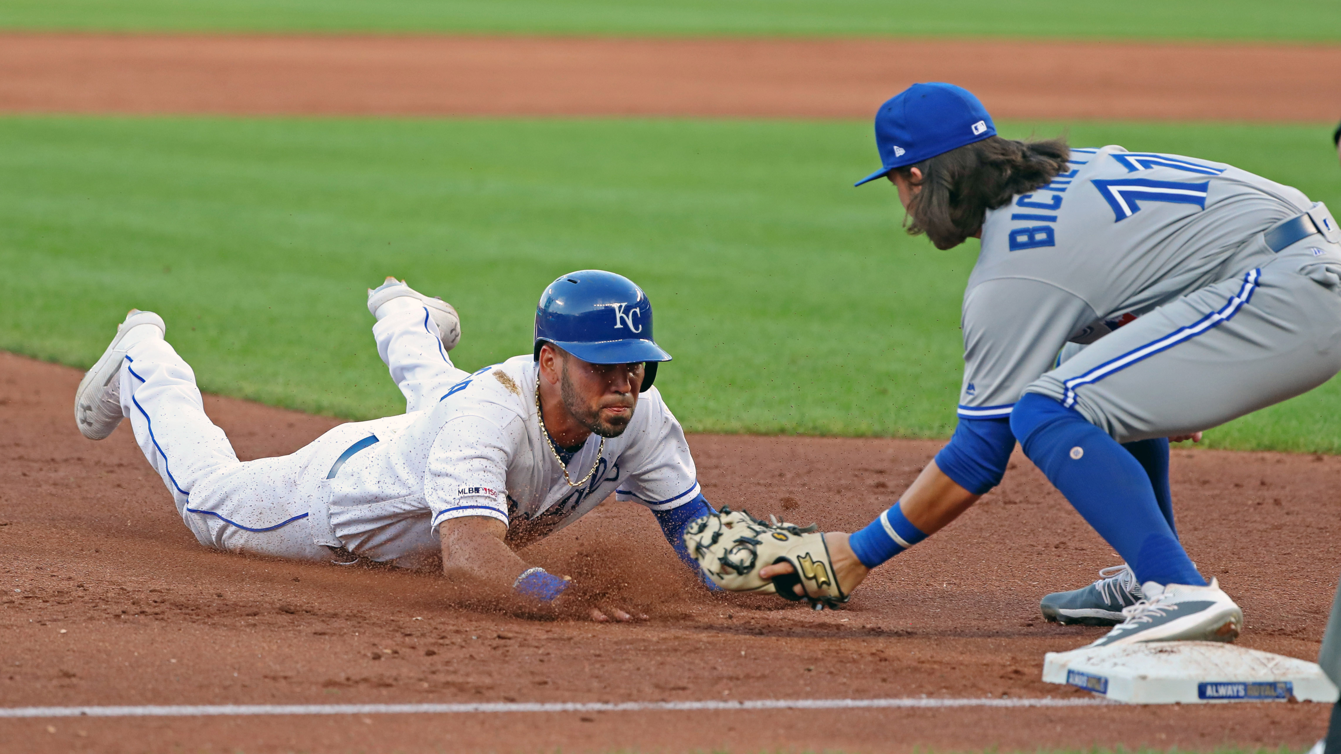 Royals strand 14 baserunners, fall 9-2 to Blue Jays