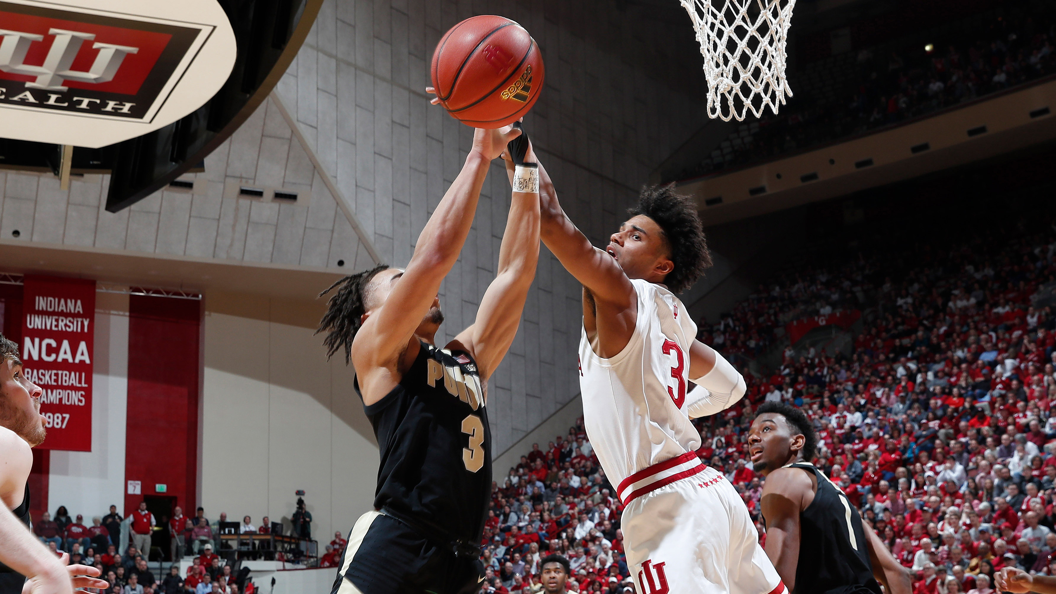 Haarms' late tip-in sneaks No. 15 Purdue past Indiana 48-46