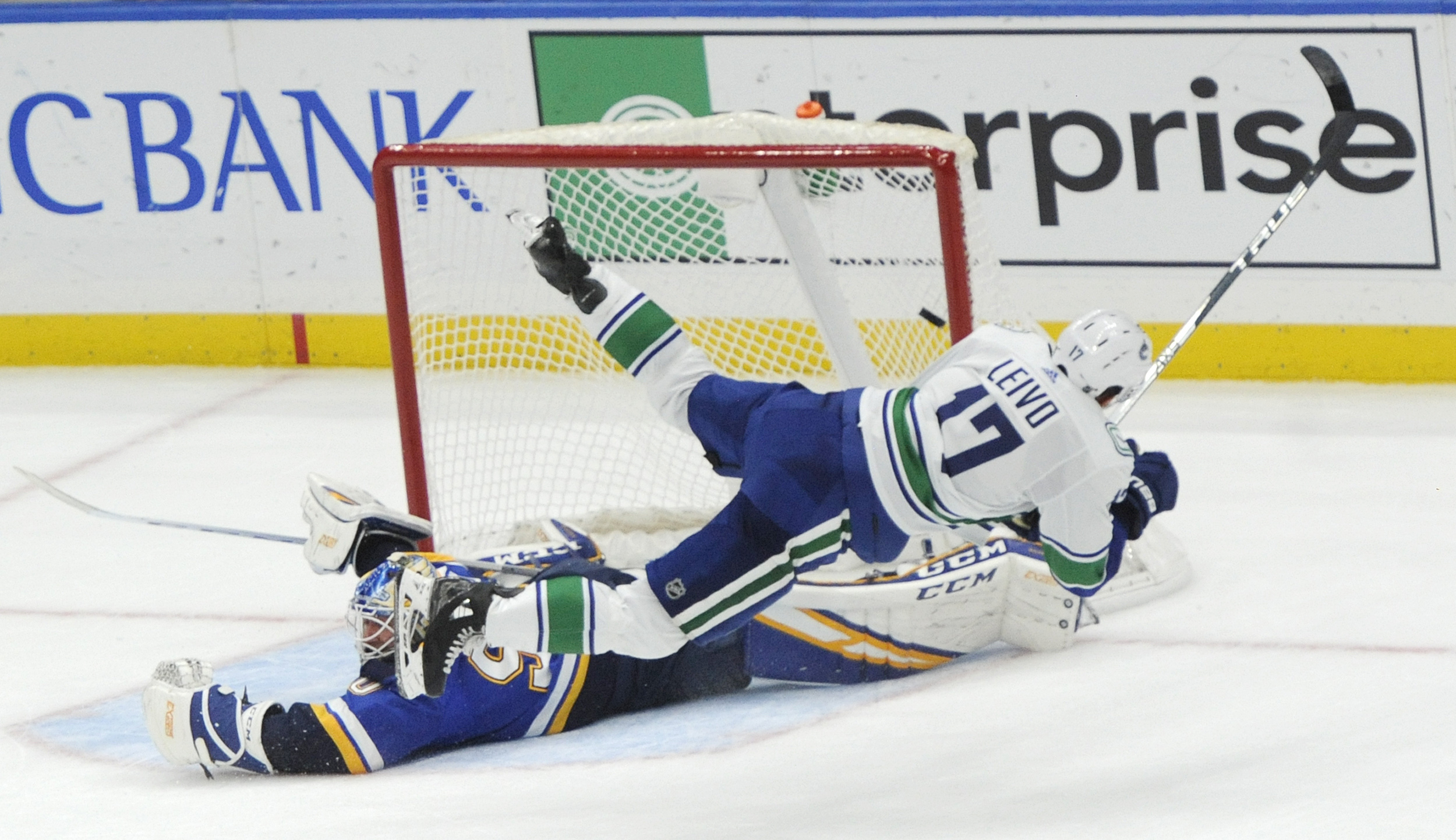 Blues surrender 3-1 lead, fall 4-3 to Canucks in shootout