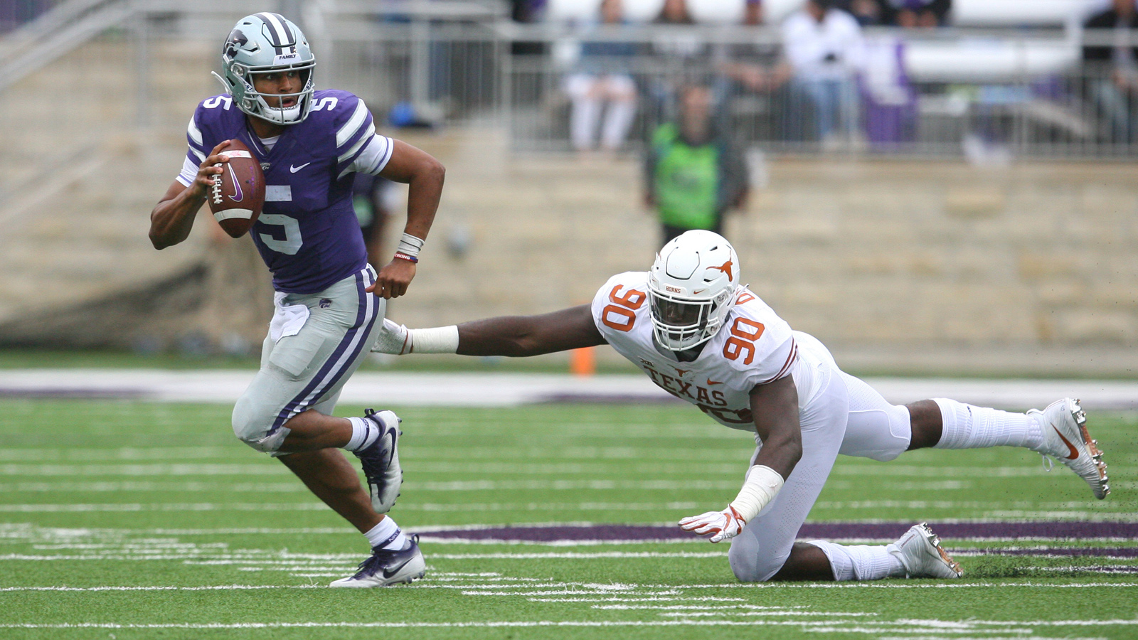 Wildcats' comeback attempt falls short in 19-14 loss to Longhorns