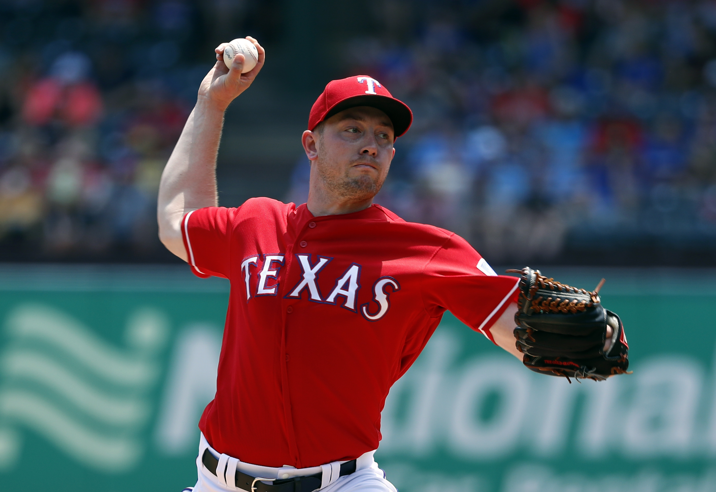 Rangers complete 3-game sweep of Mariners with 2-1 win